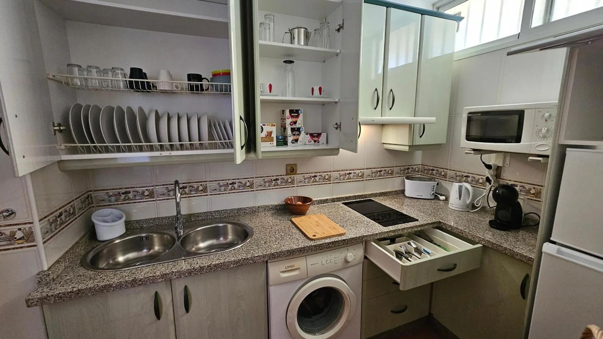 בנאלמדנה Apartamento En Primera Linea דירה
