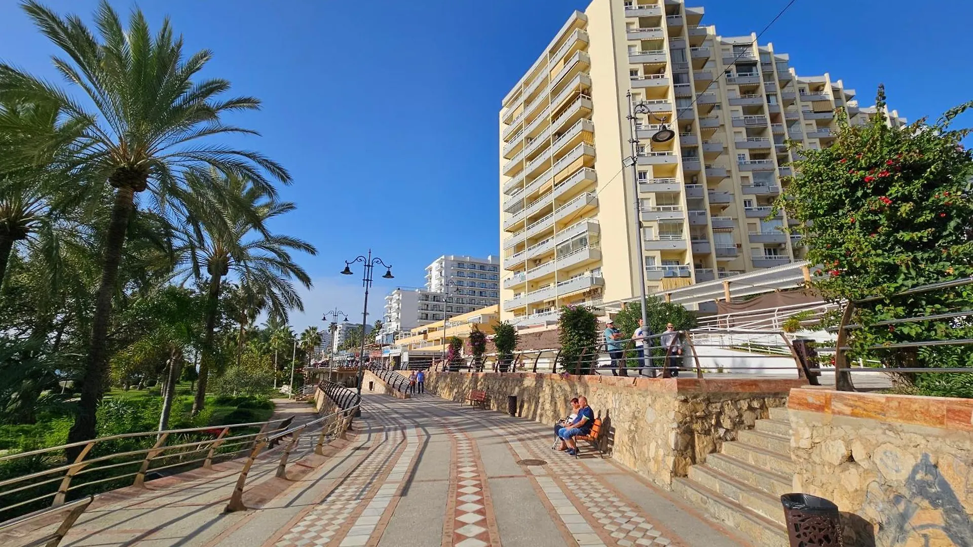 דירה בנאלמדנה Apartamento En Primera Linea